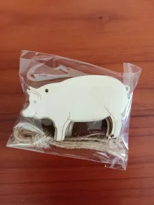 Blank wooden pig DIY craft chips with twine hanging tags set of 10 pieces for decoration