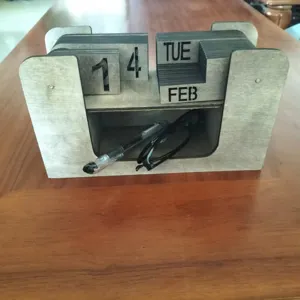 Ornement De Bureau Calendrier Perpétuel Rétro En Bois Affichage De Date Flip Vintage Avec Porte-Stylo Pour Décoration De Bureau À Domicile