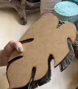 Planche de macrame en feuille de monstera en bois modele de tissage artisanal decor mural