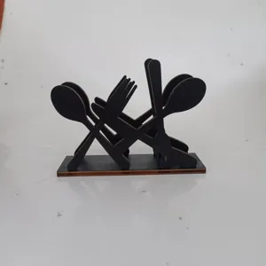 Vista dettagliata del porta-servietten in legno, supporto per fazzoletti e decorazione.