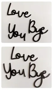 Decorazione murale lettere corsivo legno Love You Bye dettaglio per casa e arredamento.