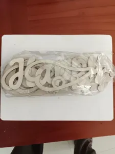 Conjunto de accesorios de fotografia mensual y numeros de recien nacido hitos en madera
