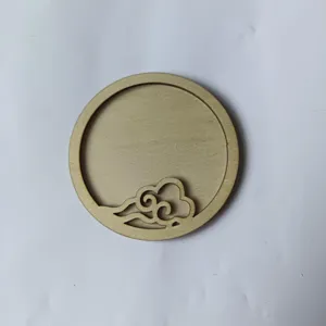 Accesorio redondo de madera para bastidor de bordado DIY con nube, vista detallada.