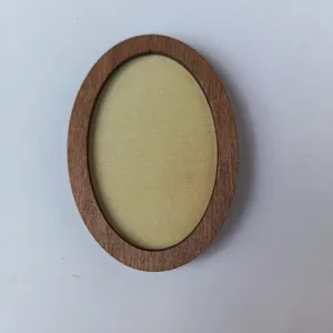 Bastidor de bordado ovalado de madera detalle de rodaja de madera para imán de nevera.