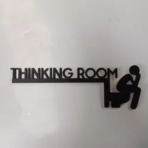 Détail de panneau de toilette Thinking Room en bois, décor de porte de salle de bain drôle.