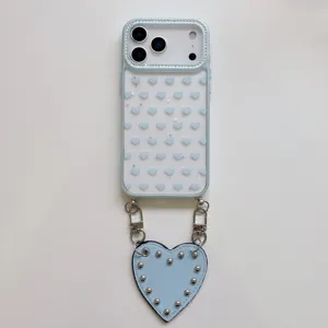 Coque transparente strass avec pendentif cœur pour Apple iPhone affichage principal.