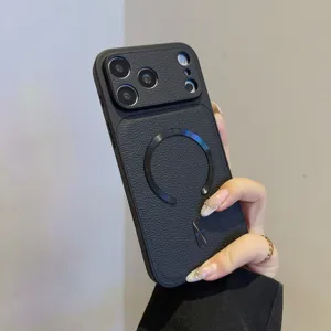 Custodia per telefono MagSafe in pelle nera con ampia finestra per fotocamera iPhone.