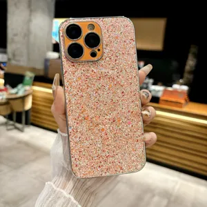 Vue détaillée de la coque de téléphone à paillettes scintillantes avec bordure galvanisée.