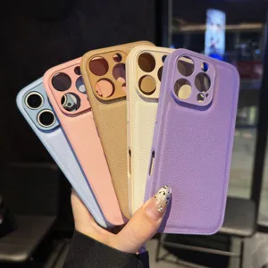 Detalle de funda de teléfono de cuero con múltiples colores pastel y recorte de cámara preciso.