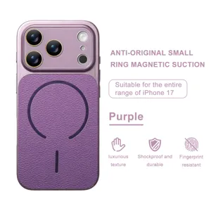 Vista detallada de la funda de teléfono de cuero PU magnético morado con recorte de cámara.