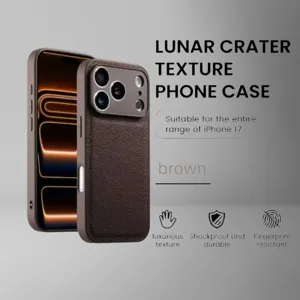 Bruine telefoonhoes met maan krater textuur voor iPhone 17, luxe PU lederen valbestendige hoes.