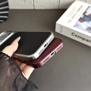 Custodia protettiva in pelle 2 in 1 compatibile iPhone, design antiurto con retro strutturato.
