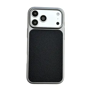 Custodia per telefono in pelle con paraurti in metallo, cover protettiva antiurto vista posteriore.