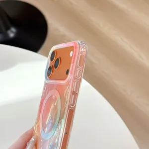 Close-up van het kleurrijke parelmoer telefoonhoesje met magnetische ring en bescherming.