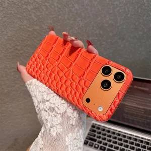 Oranje krokodillenpatroon telefoonhoesje compatibel met iPhone, stijlvolle beschermhoes.