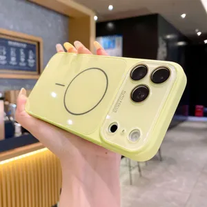 Funda de teléfono magnética MagSafe con protector de cámara para iPhone, vidrio amarillo.