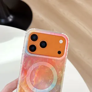 Close-up detailweergave van het achterkantontwerp van het magnetische hoesje met schelppatroon.