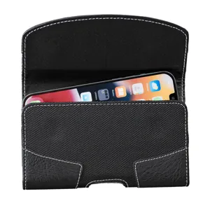 Vista detallada de la funda de teléfono de cuero PU negro con costuras blancas y presilla.