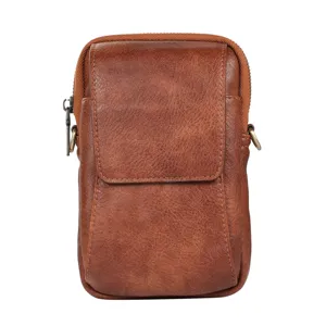 Pochette de ceinture marron en cuir pour homme avec passant de ceinture et fermeture à glissière.