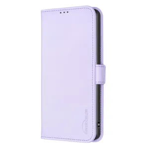 Leren flip telefoonhoesje in lavendelpaars met magnetische sluiting en fijne textuur.