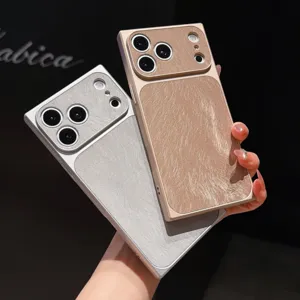 Étui de téléphone texturé plume carrée style coréen vue détaillée pour modèles iPhone.