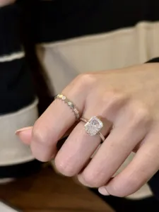 Élégant bague empilable nid d'abeille hexagonal pour femmes, bijoux de doigt minimalistes.