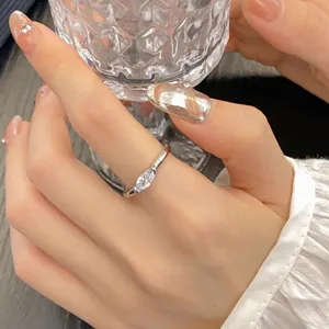 Bague zircone marquise pour femme élégant bijoux en acier titane design minimaliste accessoire