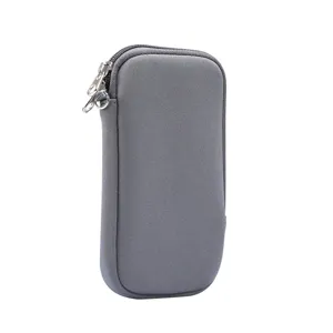 Custodia per telefono elastica universale con cerniera, elegante design grigio.