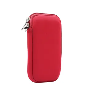 Astuccio rosso elastico con zip per cellulare, vista dettaglio, custodia universale pratica e semplice.