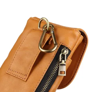 Herren vertikale Kunstleder Handy Gürteltasche Detailansicht mit Gürtelschlaufe und Karabiner.