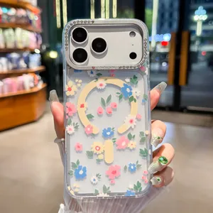 Custodia per cellulare MagSafe floreale trasparente dettaglio con strass e ciliegie.
