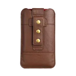 Echtes Leder vertikale Handytasche mit Gürtelschlaufe und goldenen Druckknöpfen braun.