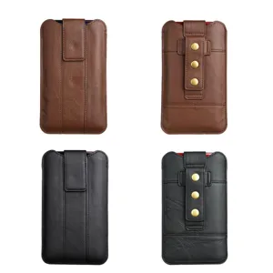 Echtes Leder Handyholster Detailansicht mit verstellbarem Gürtelclip und Knöpfen.