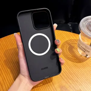 Vue détaillée de l'intérieur de la coque magnétique noire avec anneau de charge.
