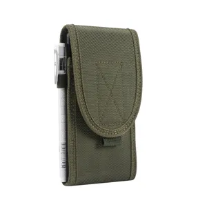 Vue détaillée de l'étui de téléphone tactique en nylon résistant avec porte-stylo latéral.