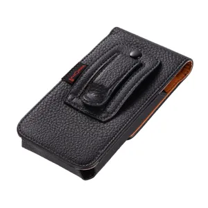 Etui de telephone en cuir noir avec clip ceinture, vue detaillee motif litchi robuste.
