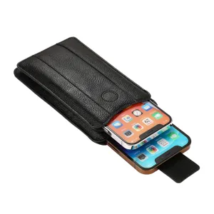Detailansicht der schwarzen Leder Gürteltasche mit Doppeltaschen und sauberer Verarbeitung.