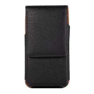 Etui de telephone en cuir noir motif litchi vue detaillee, texture elegante et resistante.