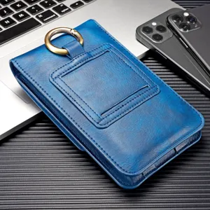 Funda de cuero azul vertical para teléfono con anillo de metal y ranura, vista detallada.