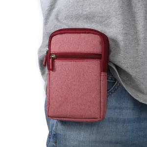 Gedetailleerd overzicht van het rode canvas telefoontasje met handige dubbele ritssluiting.