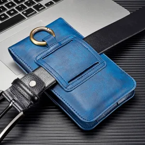 Bolsa de cintura para teléfono de cuero azul con ranura para tarjetas y anillo de metal.