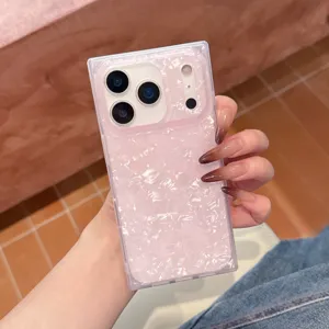 Funda de teléfono cuadrada de mármol rosa con protección, textura de concha para Apple iPhone.