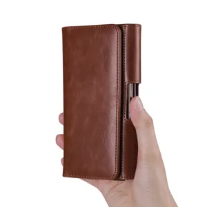 Detailweergave bruine verticale PU leer telefoonhoesje, duurzame heuptas voor riemdrager.