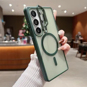Vue détaillée de la coque magnétique mate avec support d'objectif en métal et anneau.