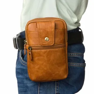 Pochette de ceinture pour téléphone en cuir marron avec doubles fermetures à glissière.