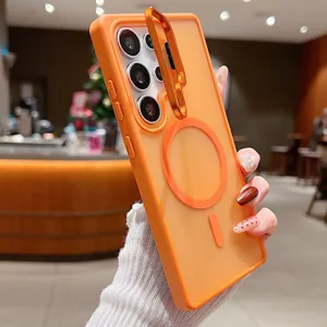 Coque de téléphone orange mate avec support métallique et anneau magnétique, vue S25 Ultra.