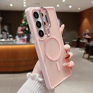 Vue détaillée de la coque de téléphone magnétique rose avec support pour Samsung Galaxy S25 Ultra.