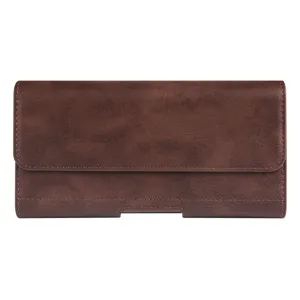 Nahaufnahme des braunen PU-Leder-Handyholsters mit feinen Nähten und stabiler Klappverschluss.