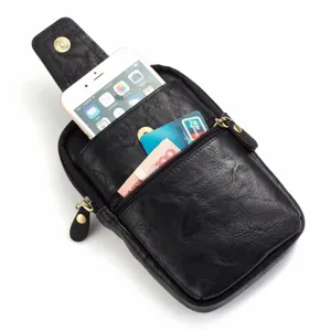 Sac banane en cuir noir avec poche pour téléphone, double fermeture éclair et porte-cartes.