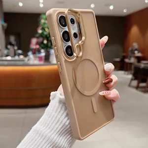 Vue détaillée de l'étui de téléphone mat luxueux avec support de caméra en métal et anneau.